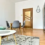 Apartament Niepodleglosci 683 & Parking